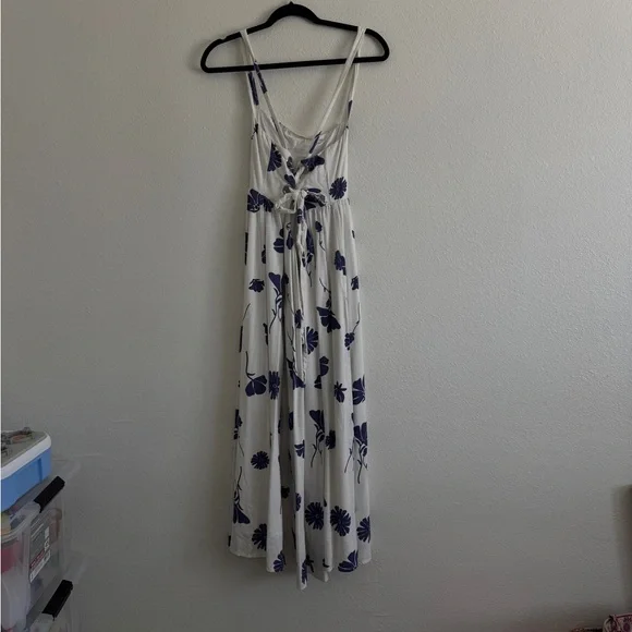 Petal & Pup Hazel Floral Print Maxi Sundress - White and Navy - XS - Picture 3 of 3